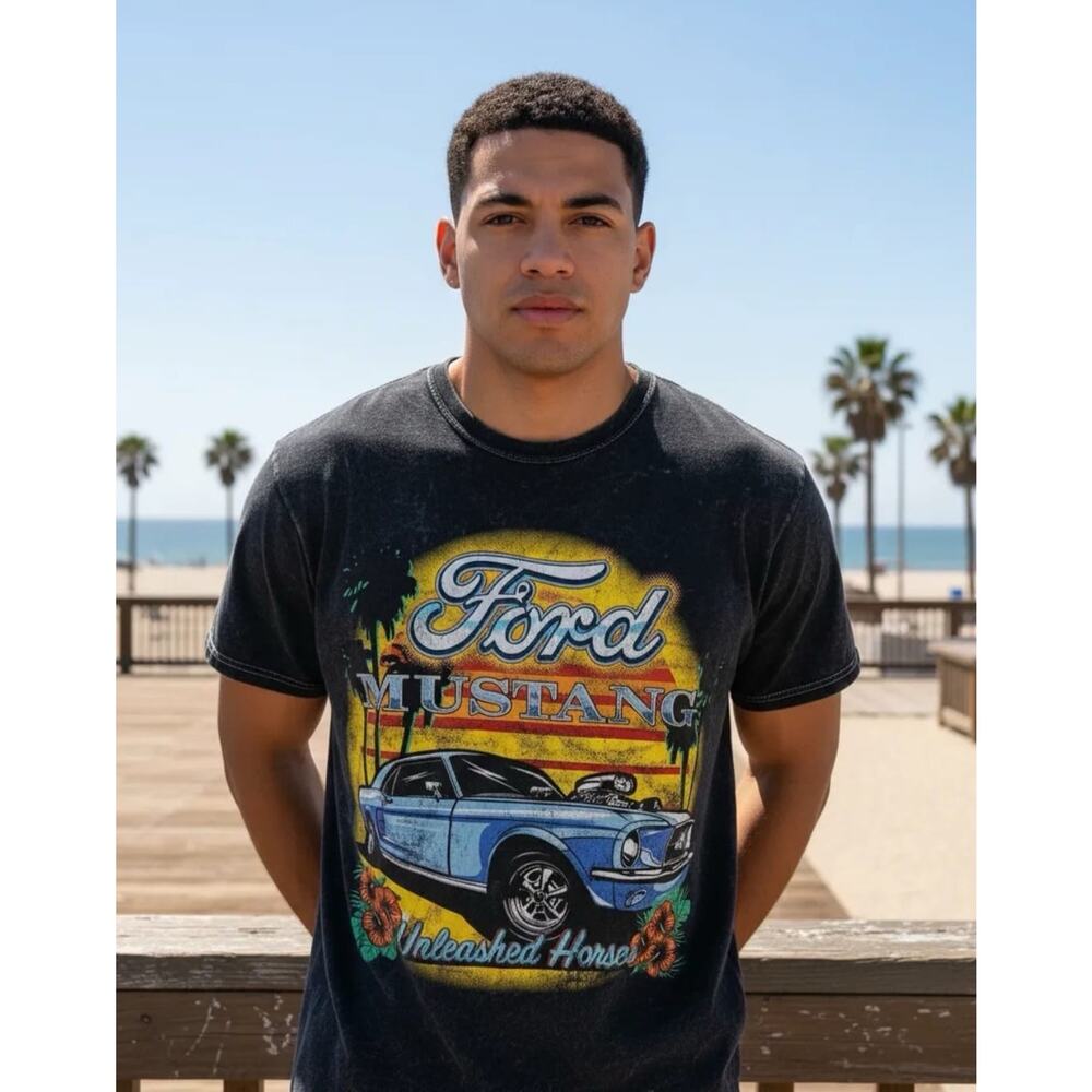 Ford Mustang "Unleashed Horses" Graphic T-Shirt Style Vintage Size Small /Medium